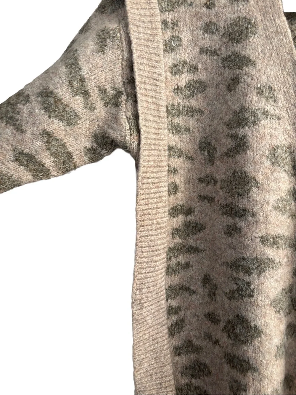 MYSTREE Animal Print Button Front Cardigan with Shoulder Detail - Picture 4 of 7